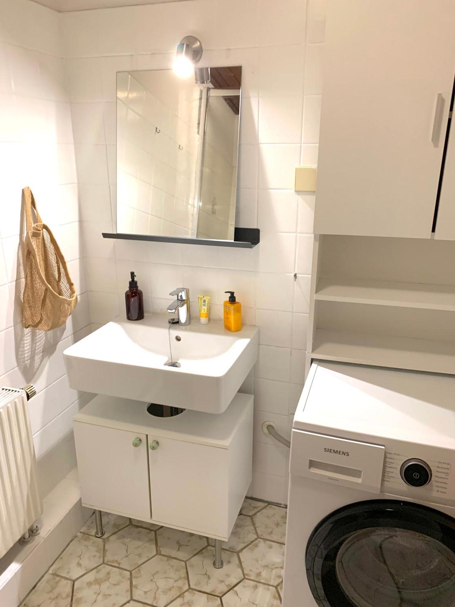 Gemuetliches Apartment Mit Kueche Und Bad, Parken Kostenfrei Apartment Cologne
