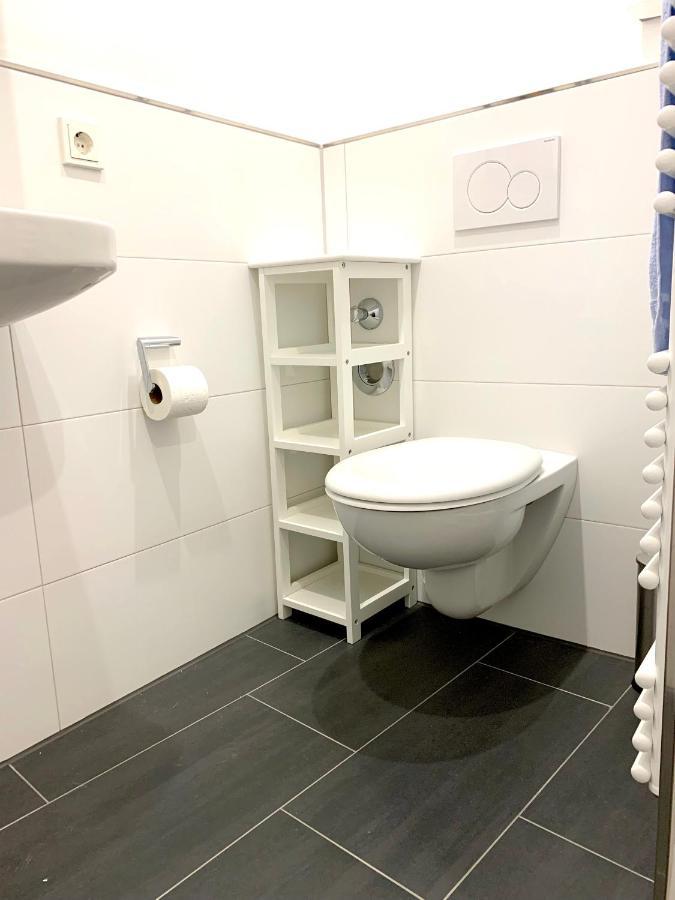2 Schlafzimmer, Kueche, Bad Apartment *